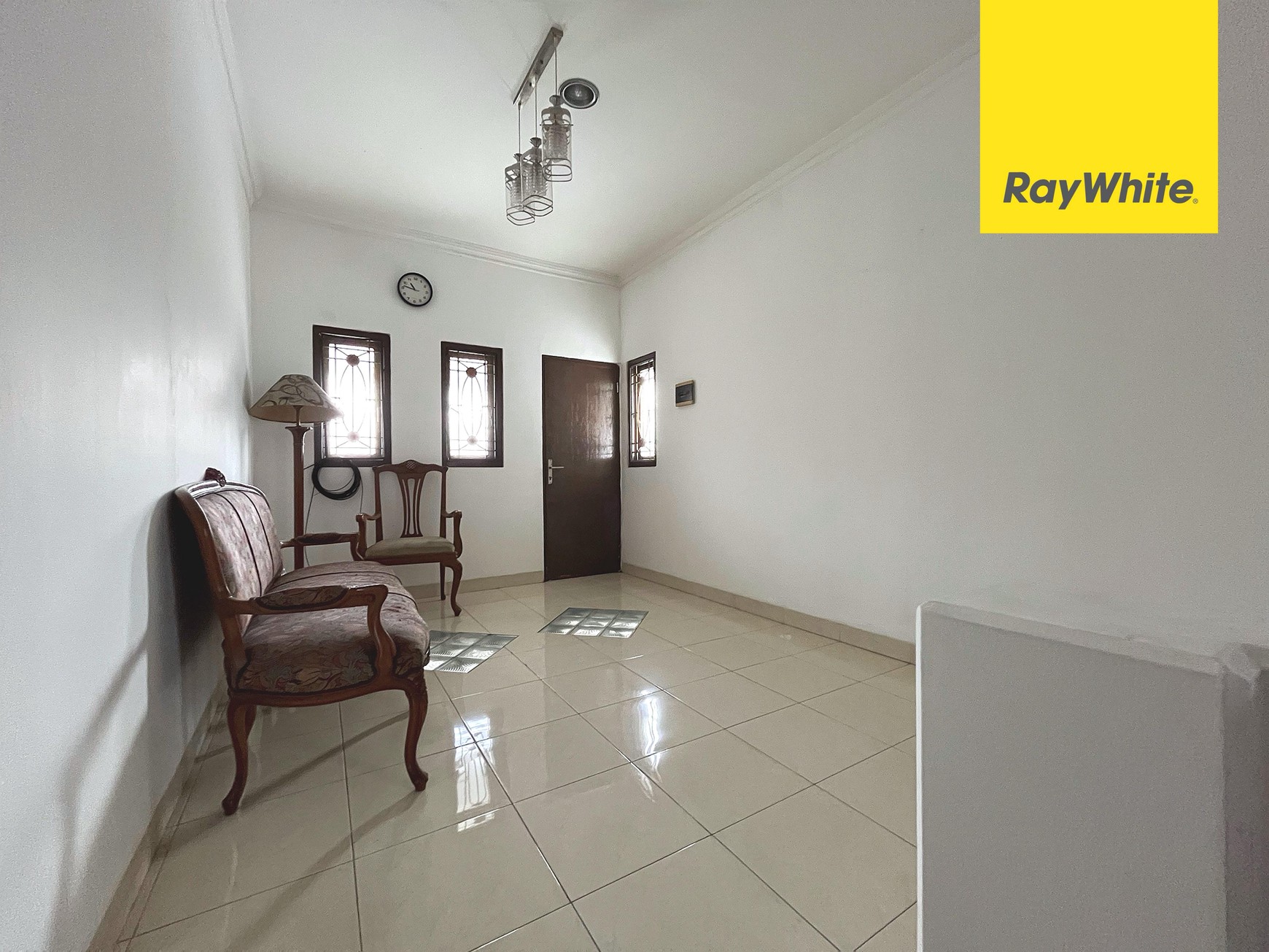 Rumah Siap Huni, Semi Furnished di Raffles Hills, Cibubur