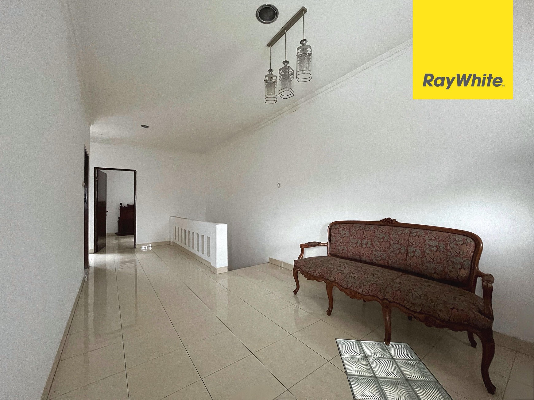 Rumah Siap Huni, Semi Furnished di Raffles Hills, Cibubur