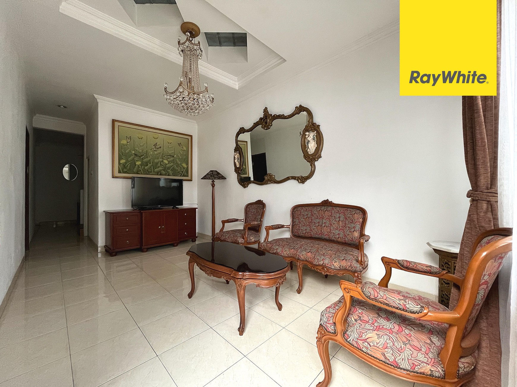 Rumah Siap Huni, Semi Furnished di Raffles Hills, Cibubur