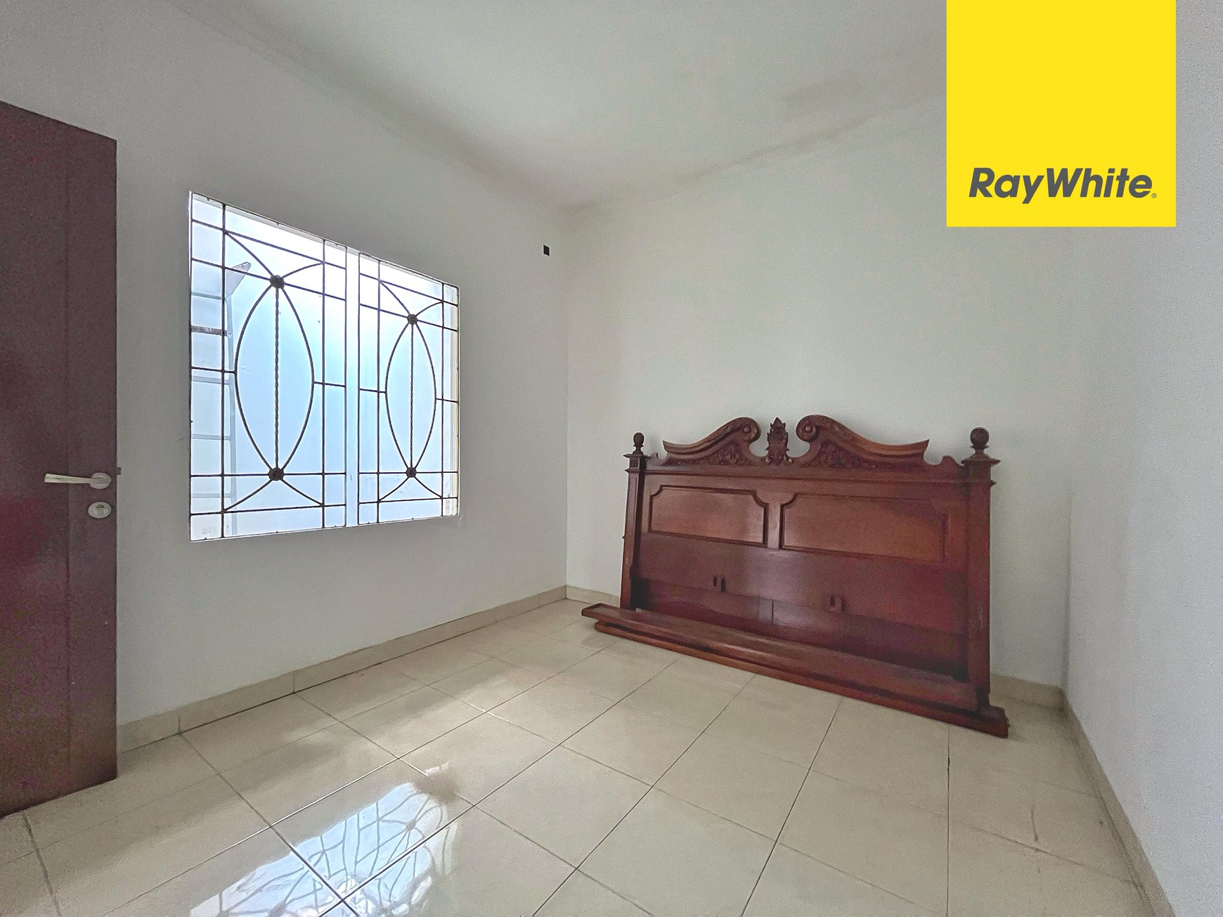 Rumah Siap Huni, Semi Furnished di Raffles Hills, Cibubur