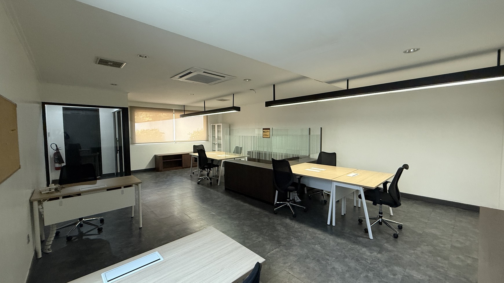 BANGUNAN EX KLINIK KECANTIKAN DI KEBAYORAN BARU, JAKARTA SELATAN