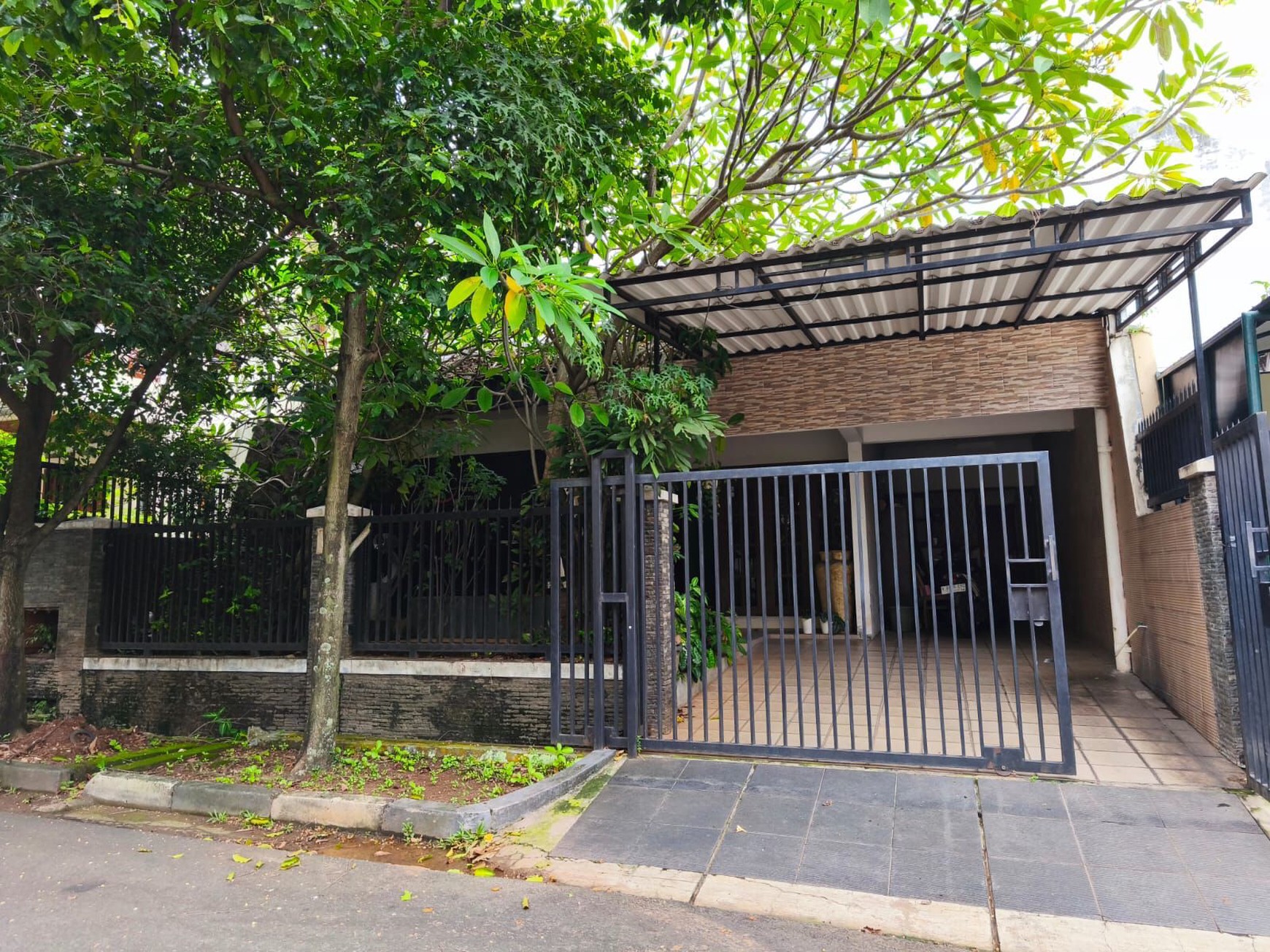 Rumah Tinggal Disewakan di Jalan Jamblang Kalibata Indah Pancoran Jakarta Selatan  