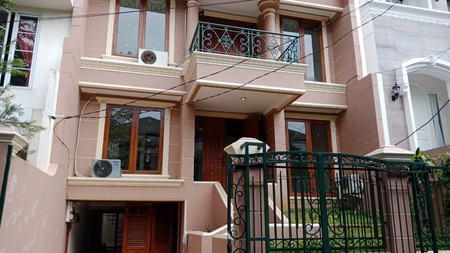 DIsewa Rumah di Pondok Indah dengan Luas 160 m2 dan Bangunan 250 m2