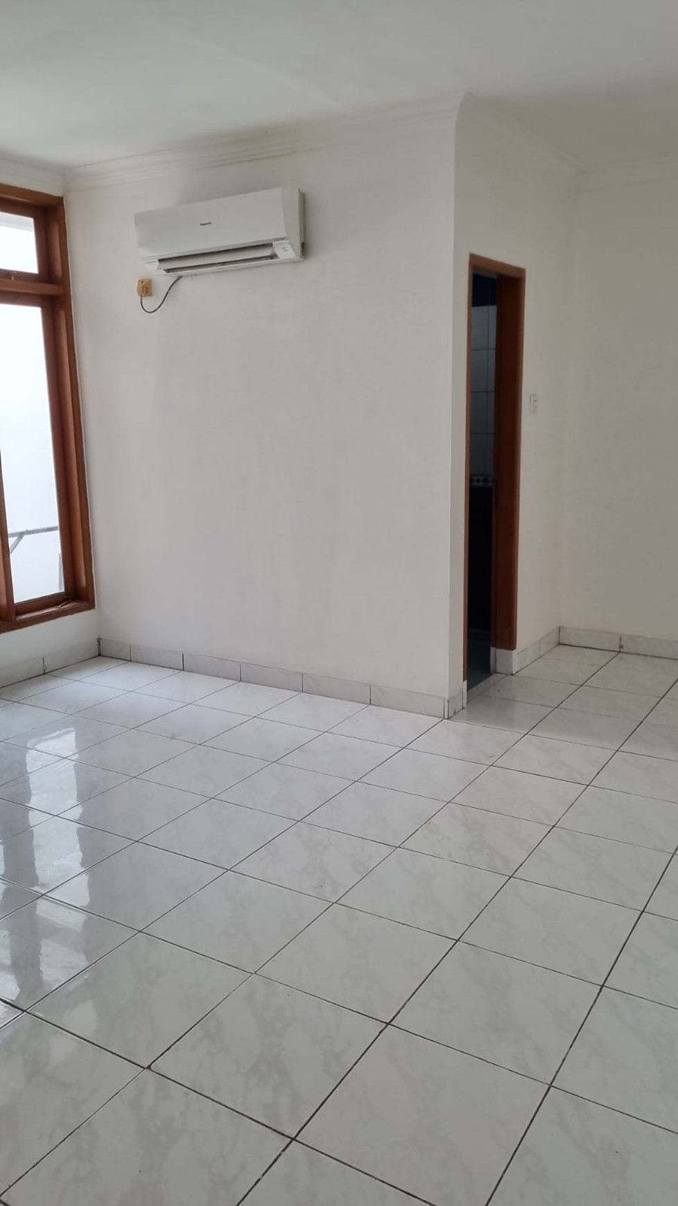 DIsewa Rumah di Pondok Indah dengan Luas 160 m2 dan Bangunan 250 m2