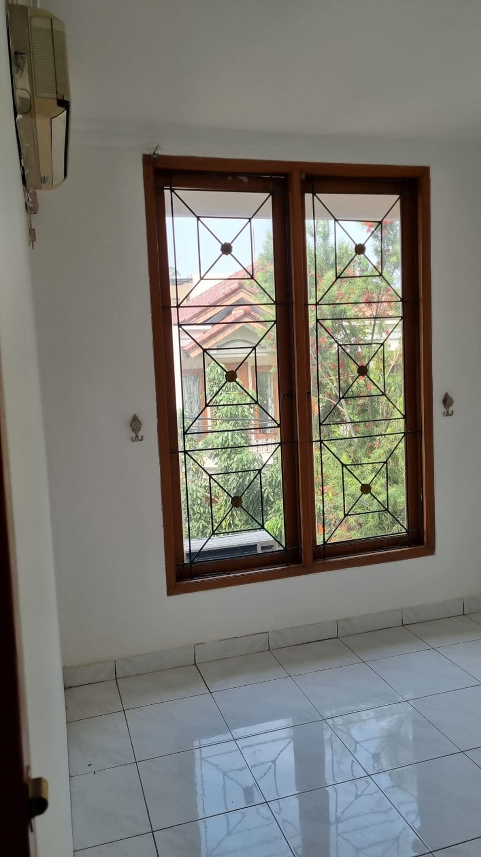 DIsewa Rumah di Pondok Indah dengan Luas 160 m2 dan Bangunan 250 m2
