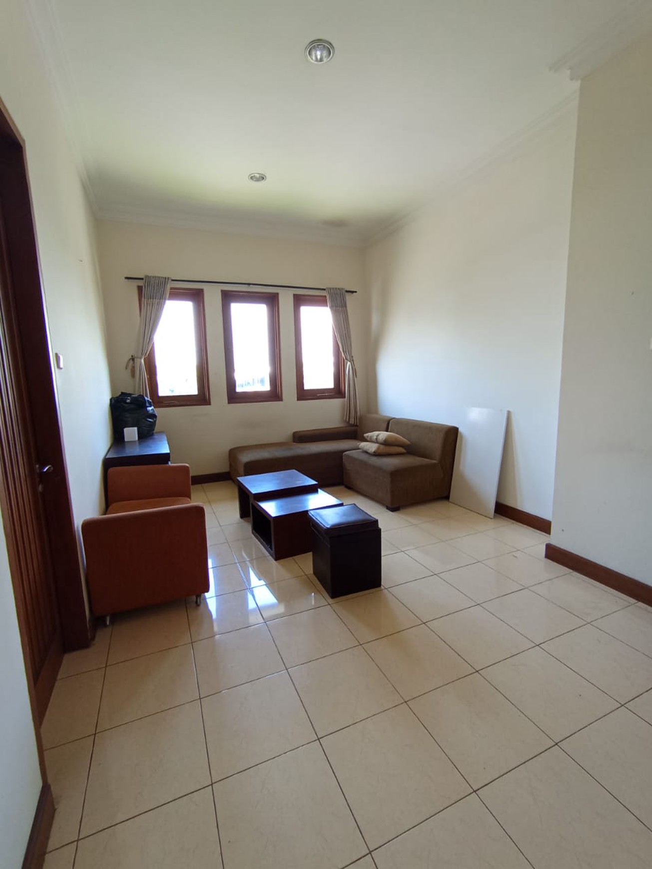 Rumah Furnish 2 Lantai Dalam Perum Lokasi Dekat Plaza Ambarukmo