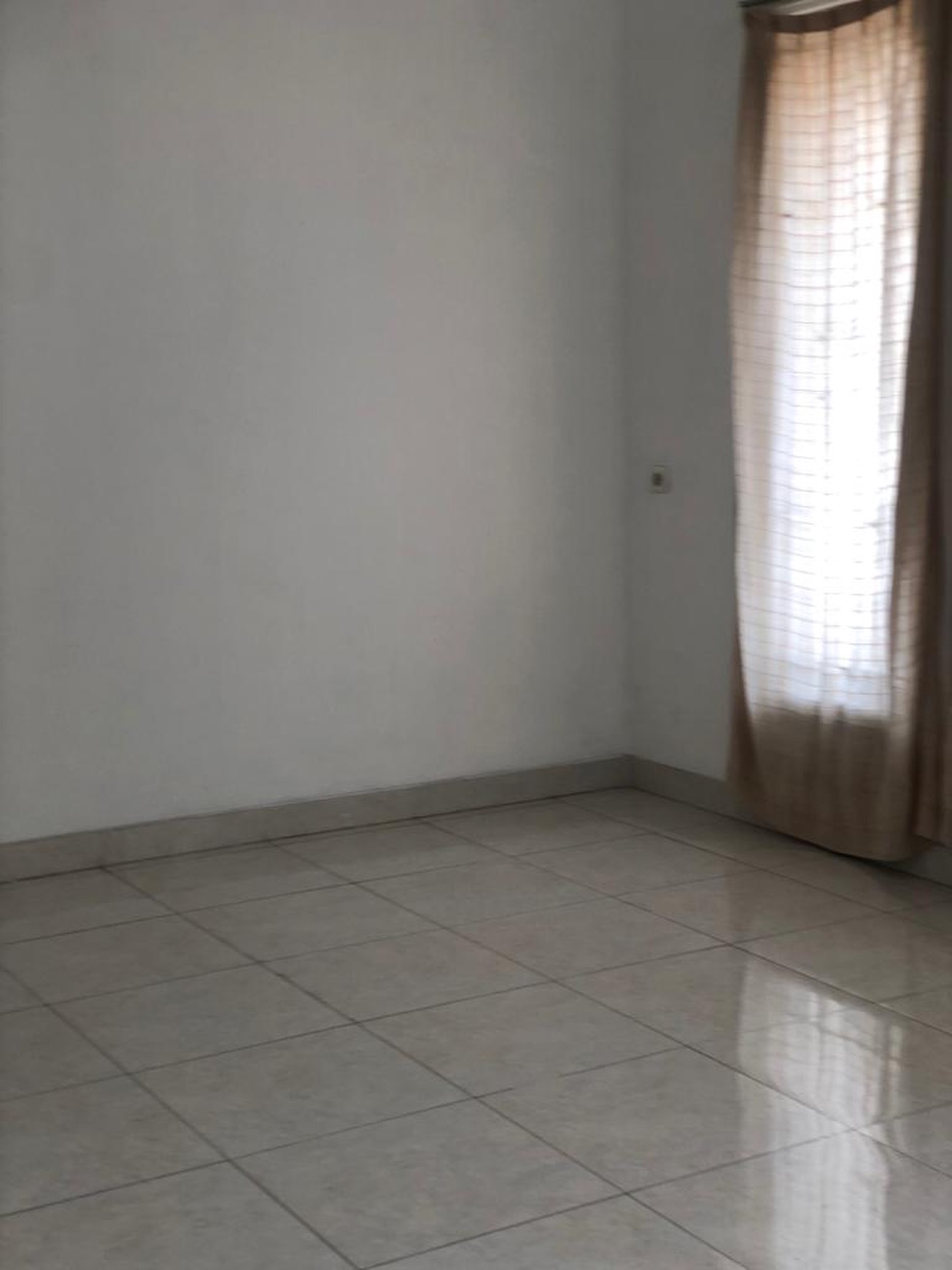 Rumah berlantai 2 di Cluster Jade, PHG kawasan Gading Serpong dengan harga jual Menarik