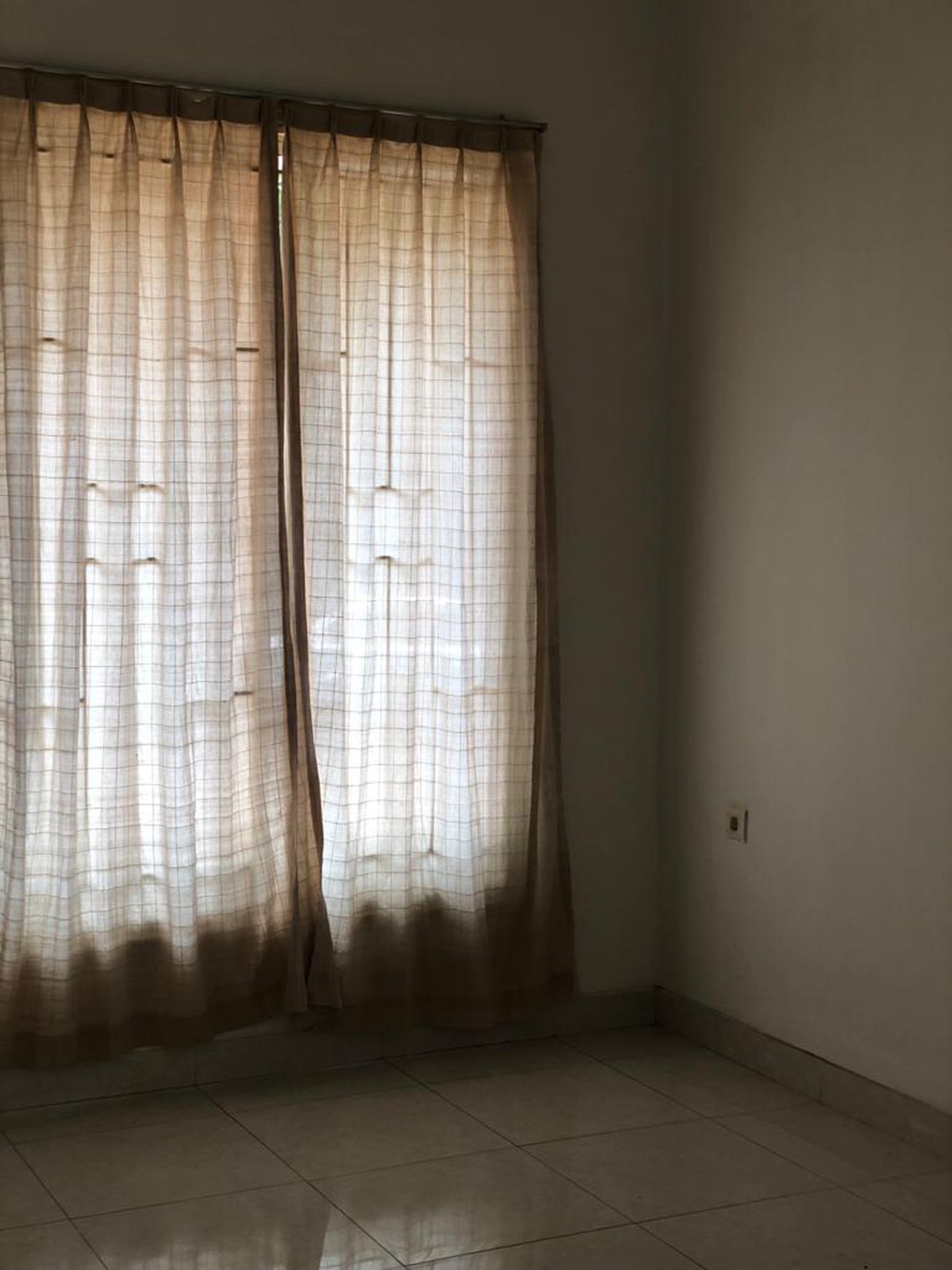 Rumah berlantai 2 di Cluster Jade, PHG kawasan Gading Serpong dengan harga jual Menarik