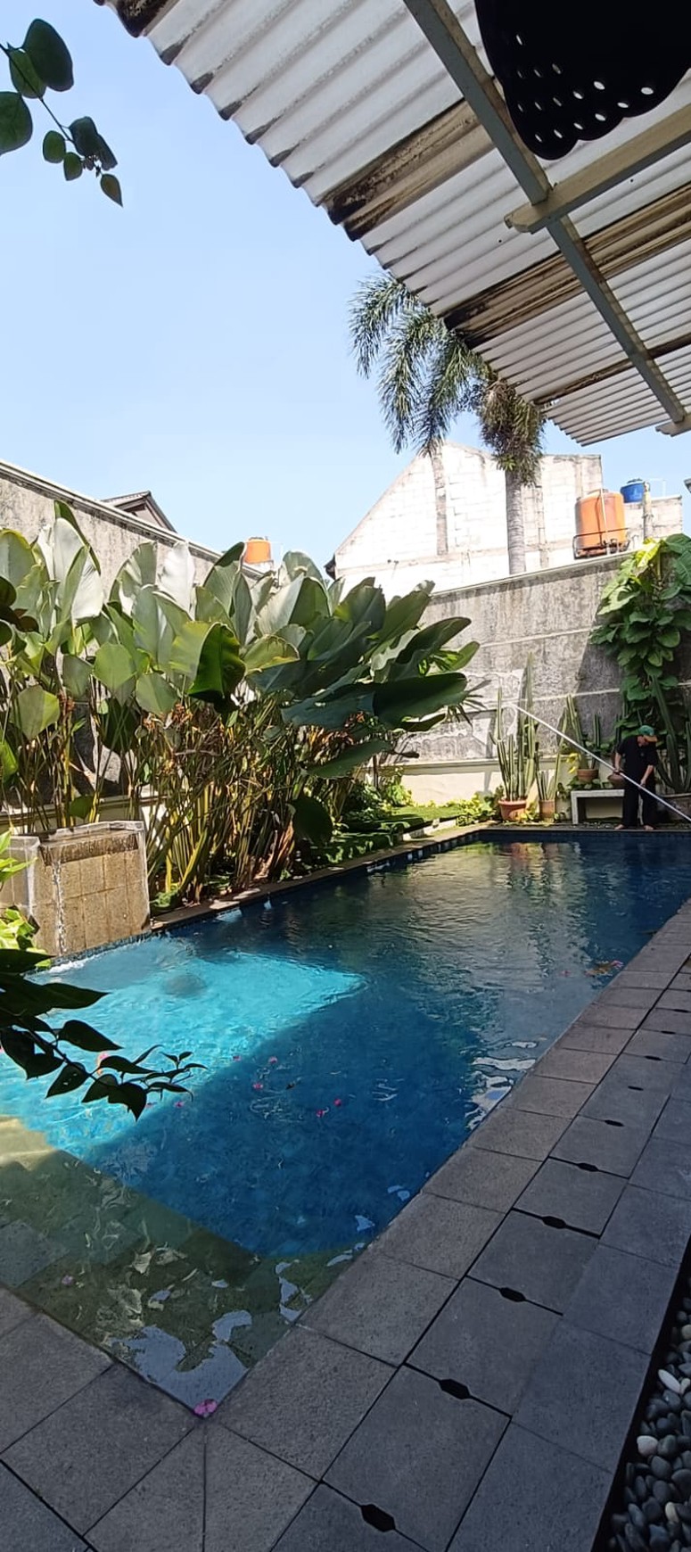 Rumah di Jakarta Selatan 2 Lantai Siap Huni ada Private Pool Surat SHM
