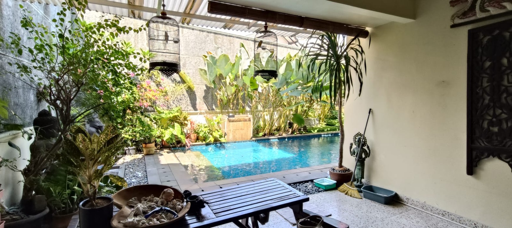 Rumah di Jakarta Selatan 2 Lantai Siap Huni ada Private Pool Surat SHM