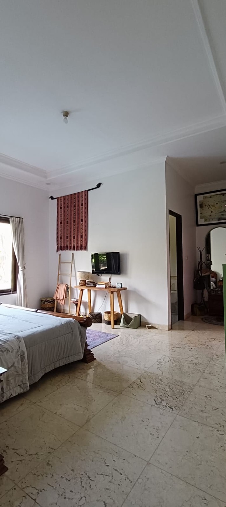 Rumah di Jakarta Selatan 2 Lantai Siap Huni ada Private Pool Surat SHM