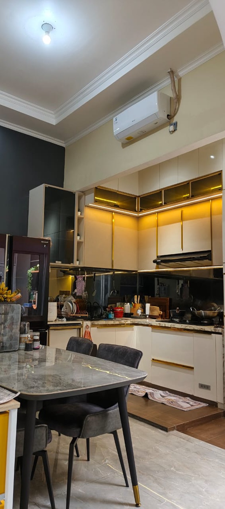 JUAL RUMAH FULL FURNISH