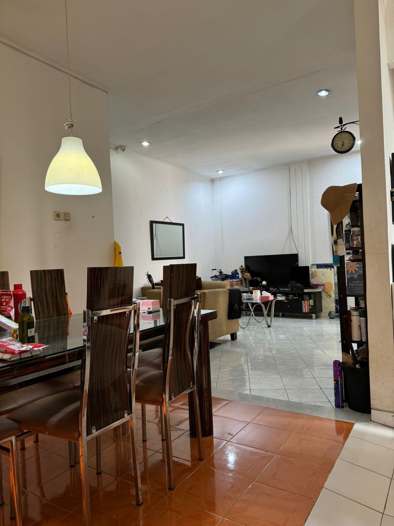 Rumah 2 Lantai Siap Huni dengan KT 3 dan KM 2+1 SHMi @Ciputat
