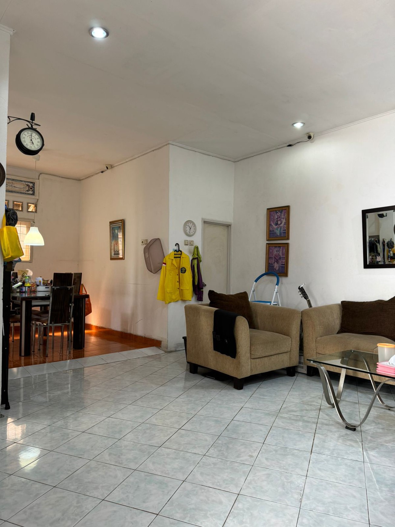 Rumah 2 Lantai Siap Huni dengan KT 3 dan KM 2+1 SHMi @Ciputat