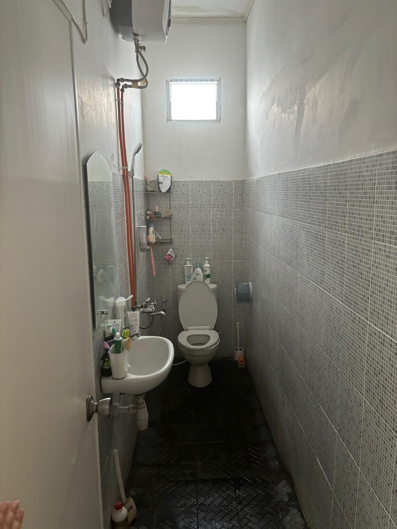 Rumah 2 Lantai Siap Huni dengan KT 3 dan KM 2+1 SHMi @Ciputat