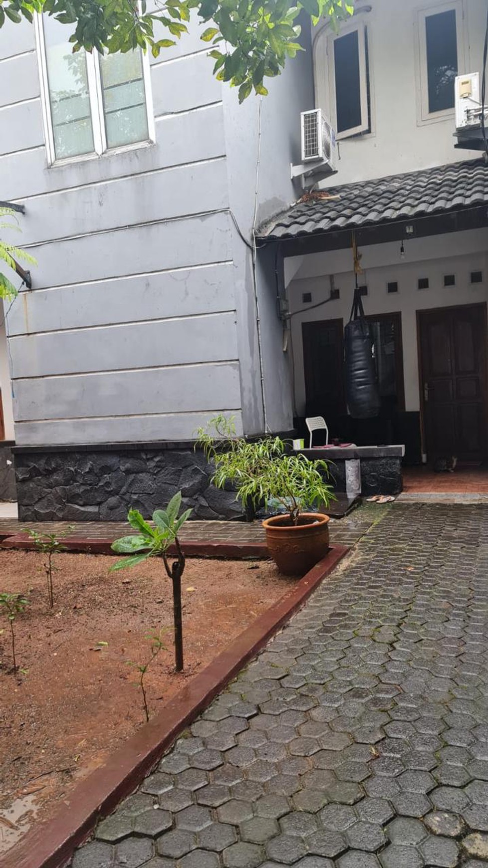 Rumah 2 Lantai Siap Huni dengan KT 3 dan KM 2+1 SHMi @Ciputat