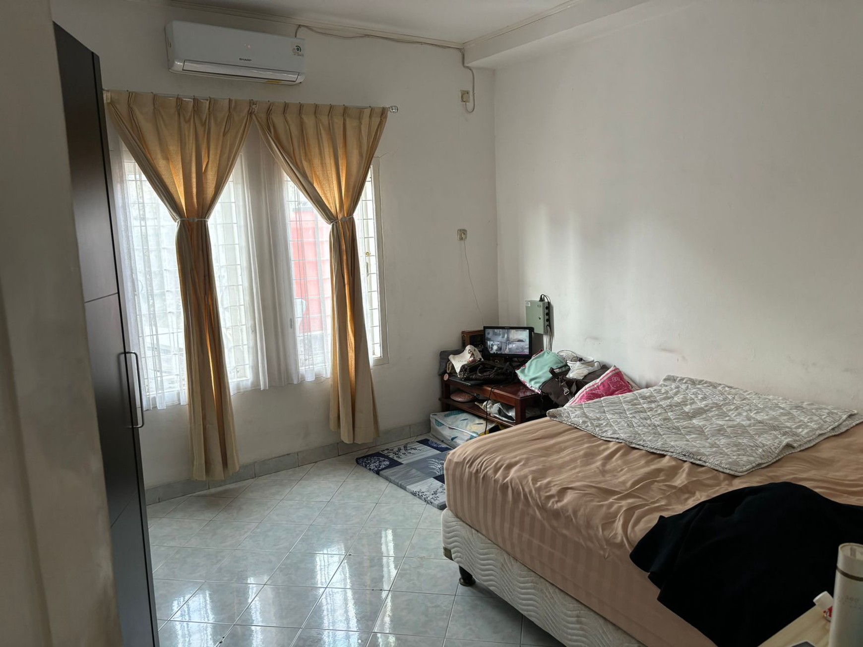 Rumah 2 Lantai Siap Huni dengan KT 3 dan KM 2+1 SHMi @Ciputat