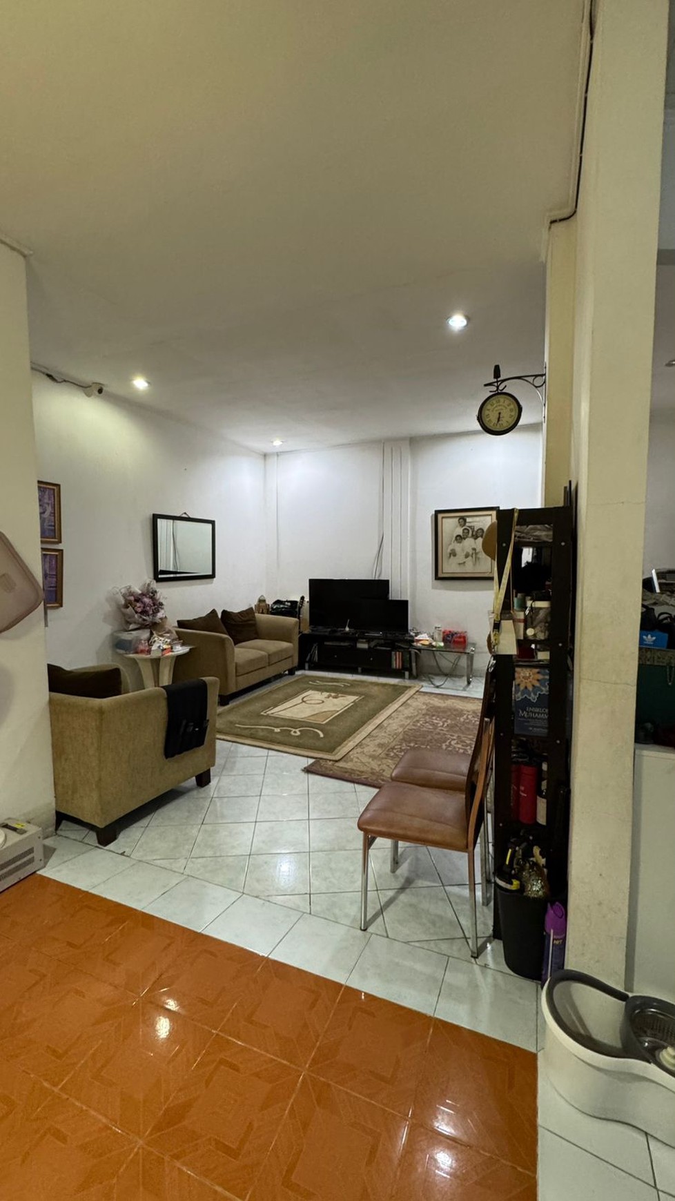 Rumah 2 Lantai Siap Huni dengan KT 3 dan KM 2+1 SHMi @Ciputat
