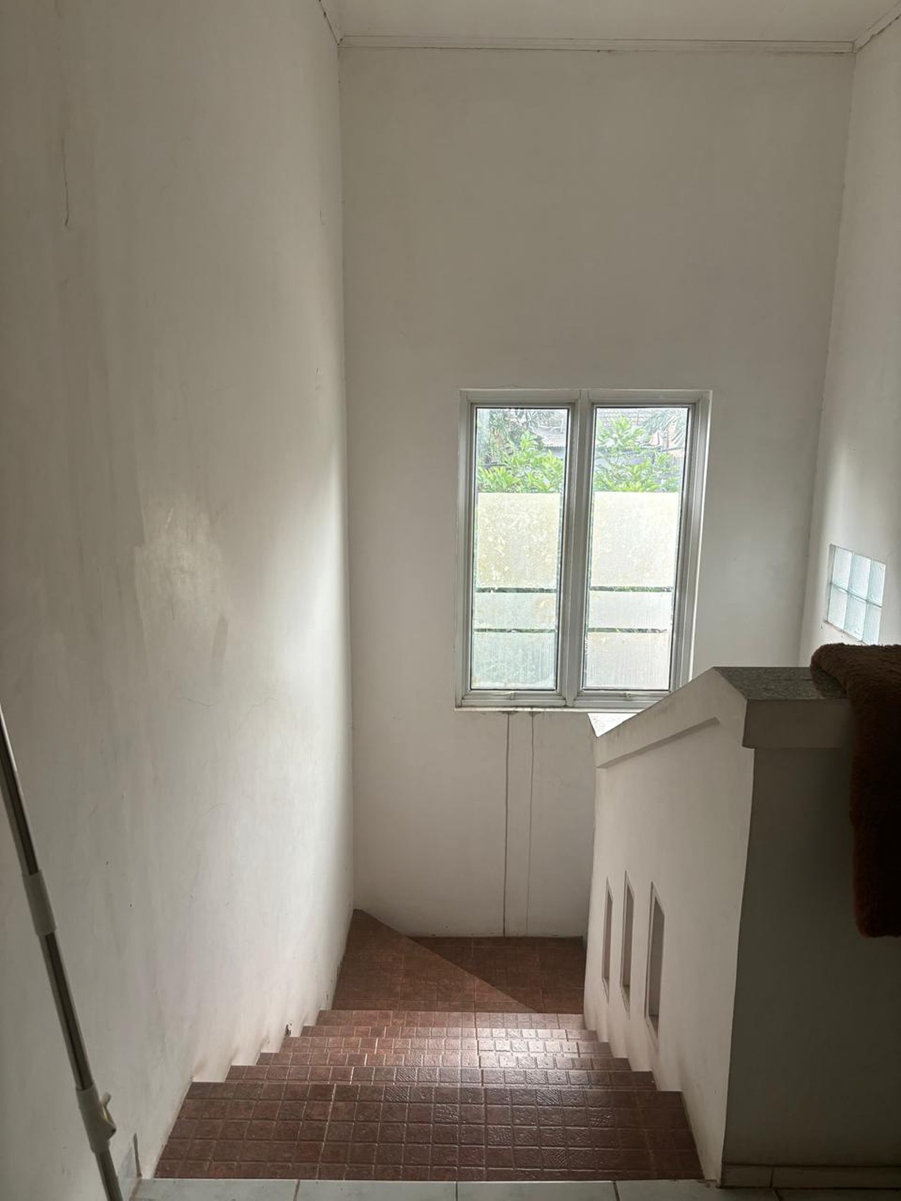 Rumah 2 Lantai Siap Huni dengan KT 3 dan KM 2+1 SHMi @Ciputat