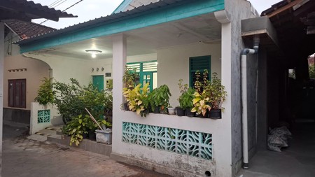 Rumah Tinggal Lokasi Strategis Dekat Kebun Binatang Gembira Loka 