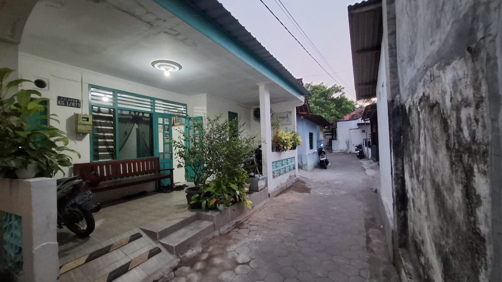 Rumah Tinggal Lokasi Strategis Dekat Kebun Binatang Gembira Loka 