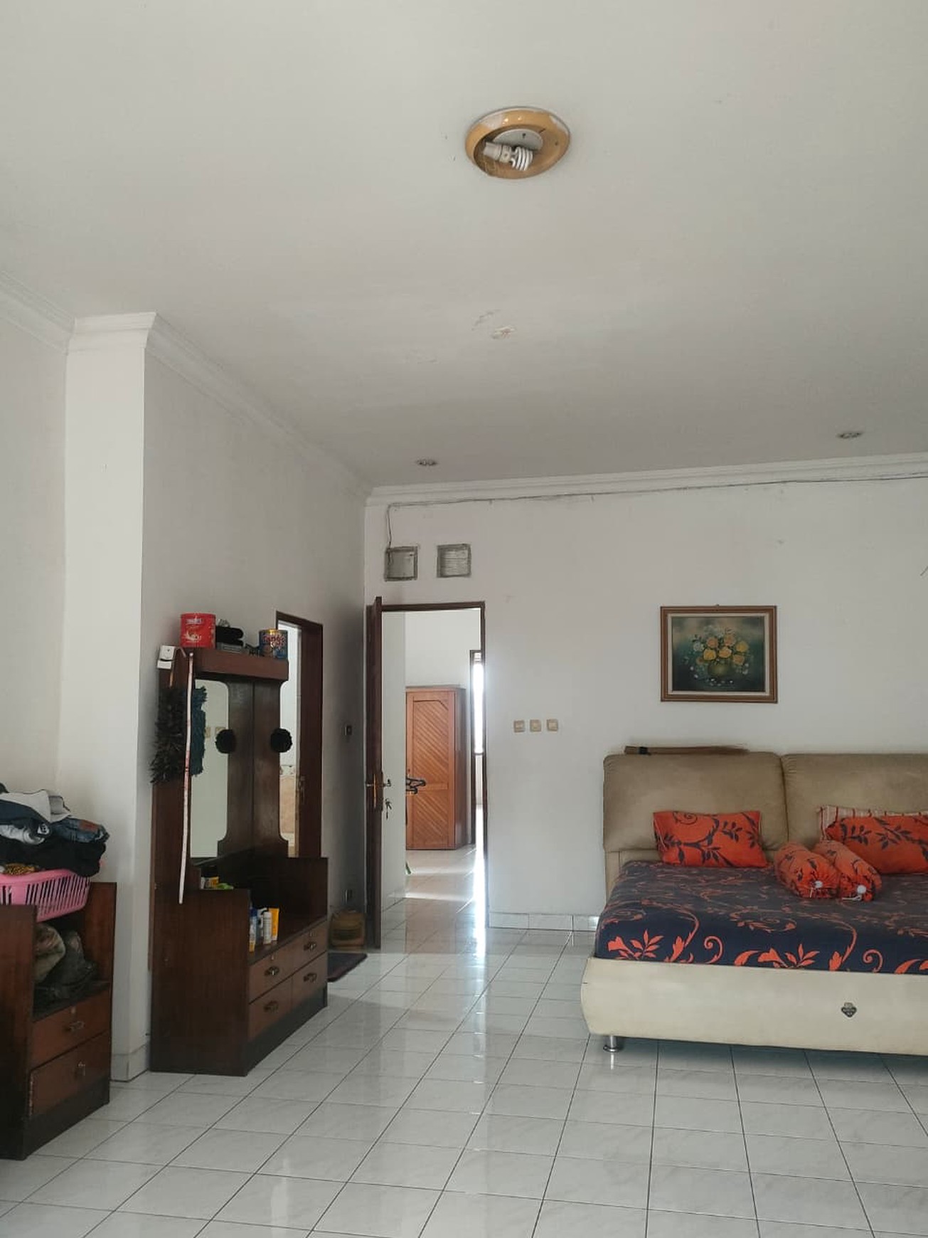 For Sale Rumah Siap Huni di Jalan E Kebon Jeruk, Jakarta Barat
