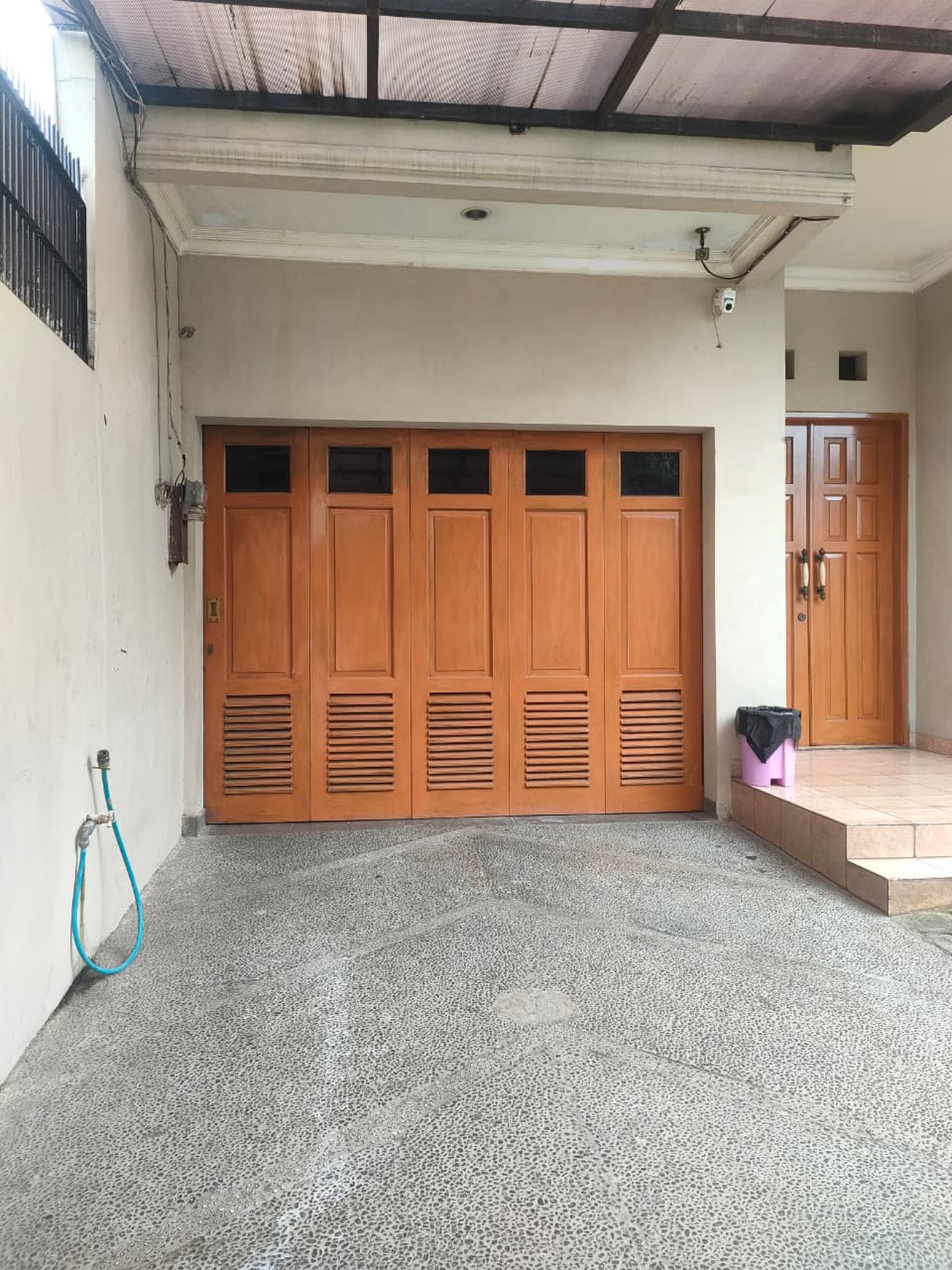 For Sale Rumah Siap Huni di Jalan E Kebon Jeruk, Jakarta Barat