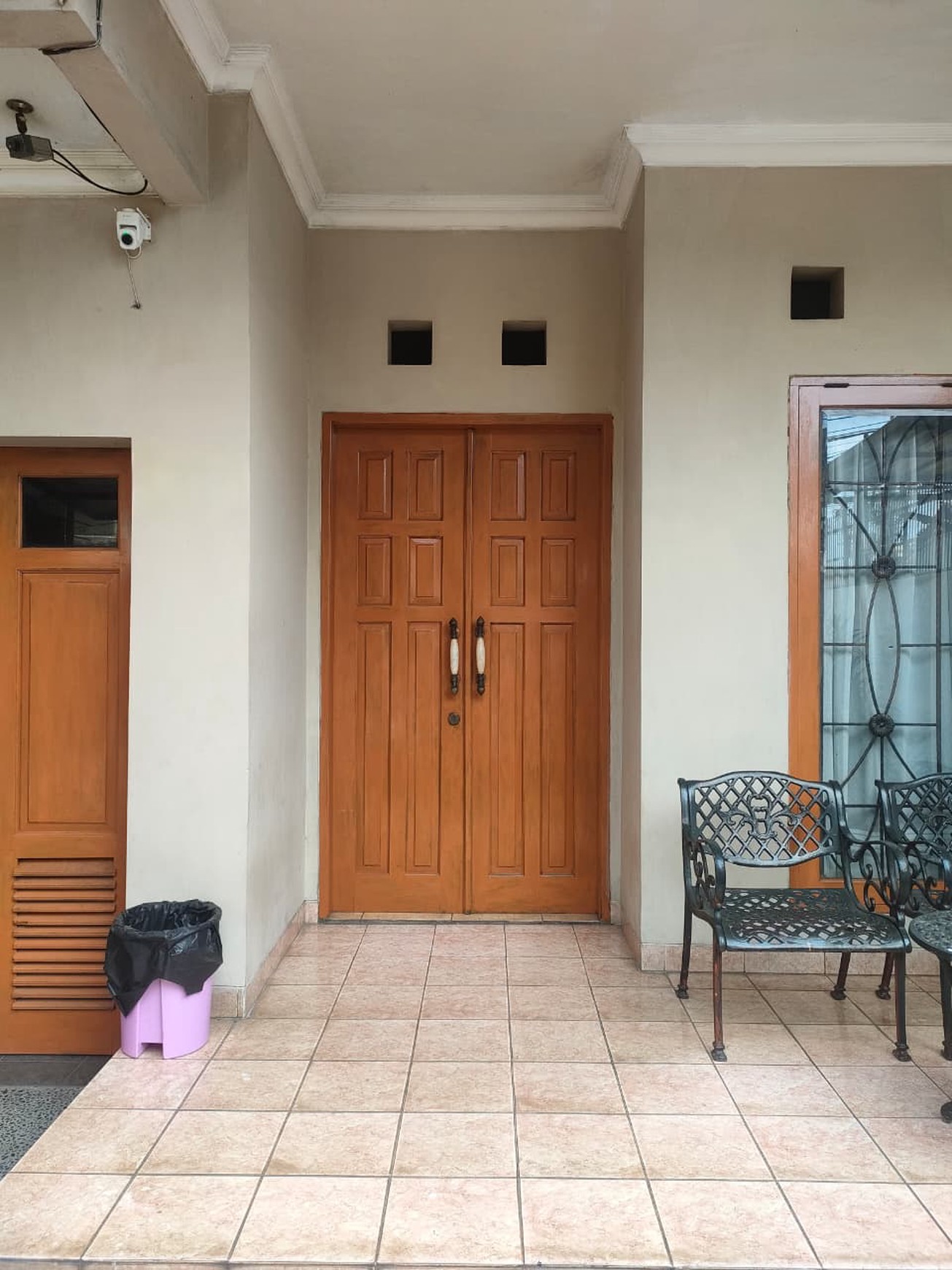 For Sale Rumah Siap Huni di Jalan E Kebon Jeruk, Jakarta Barat