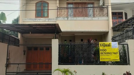 For Sale Rumah Siap Huni di Jalan E Kebon Jeruk, Jakarta Barat