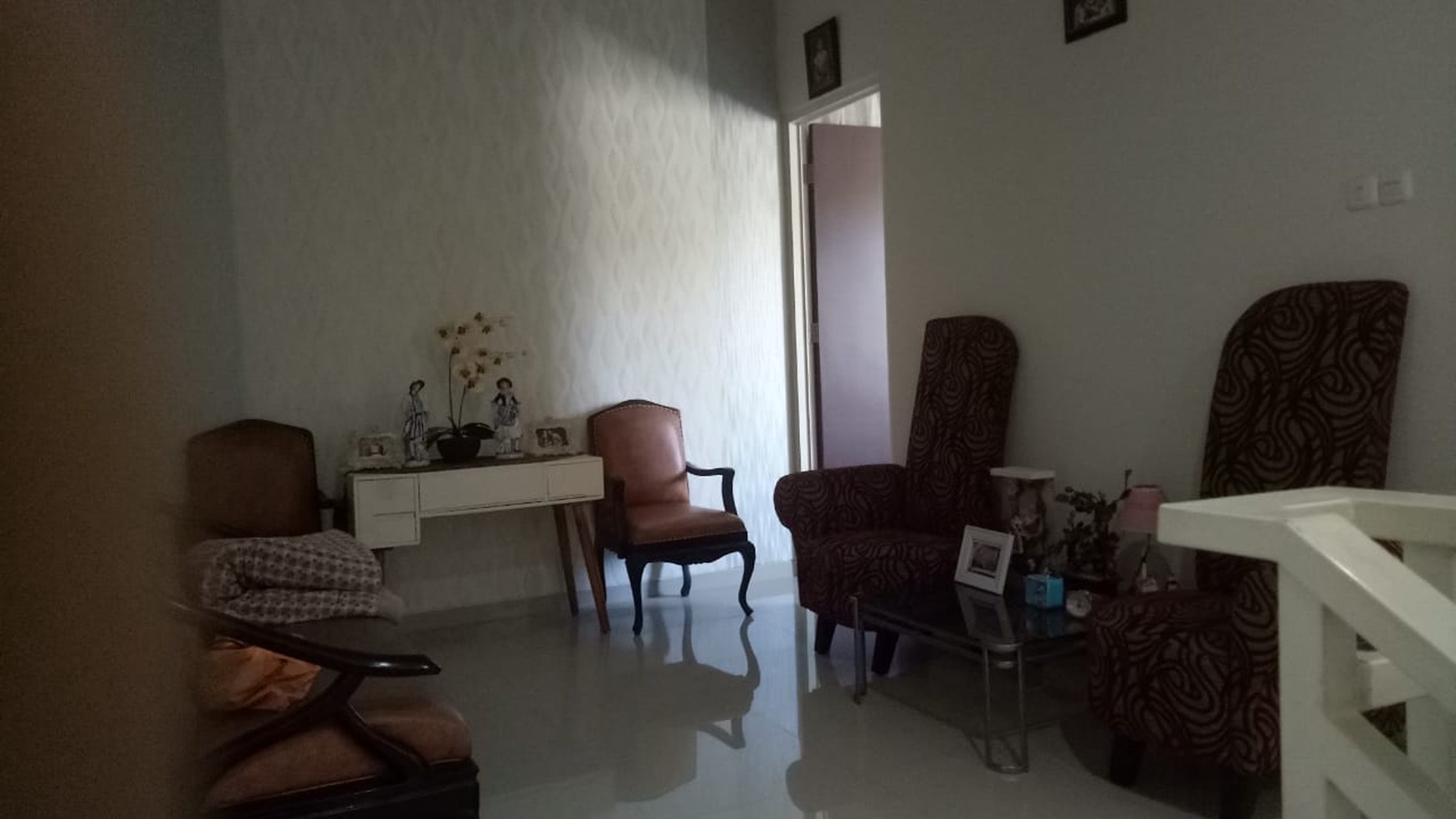 Rumah 2 Lantai Dijual Cepat di Manyar Tompotika, Surabaya Timur