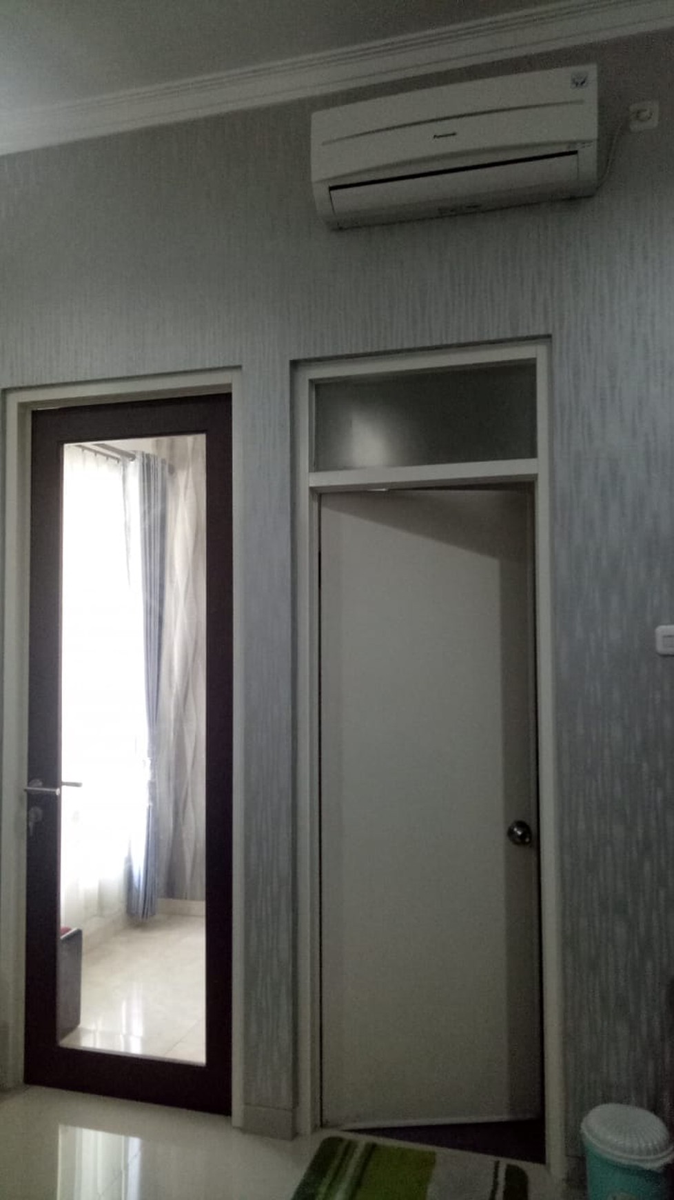 Rumah 2 Lantai Dijual Cepat di Manyar Tompotika, Surabaya Timur