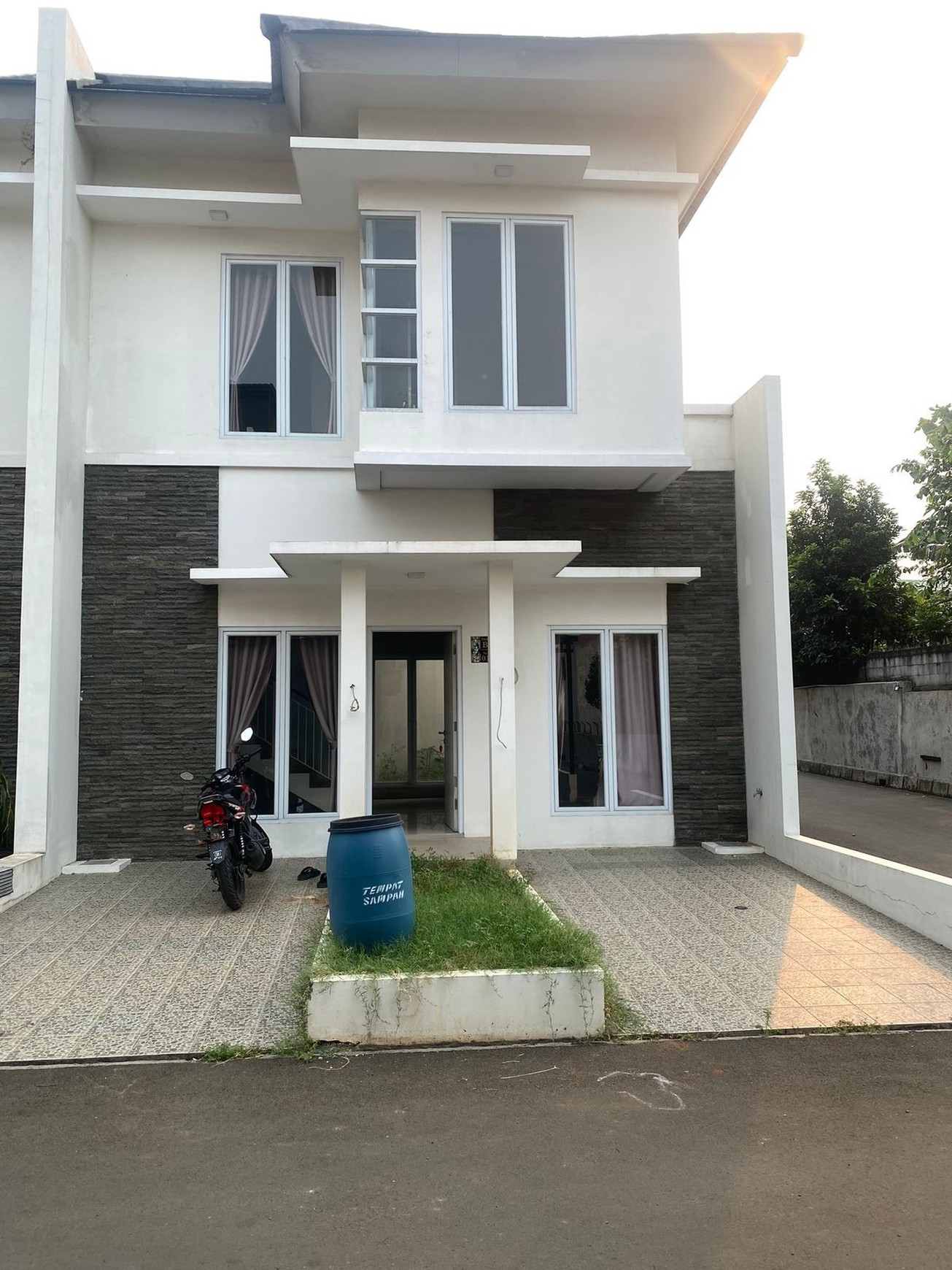 Rumah Minimalis Modern 2 Lantai Dekat Tol Desari Depok