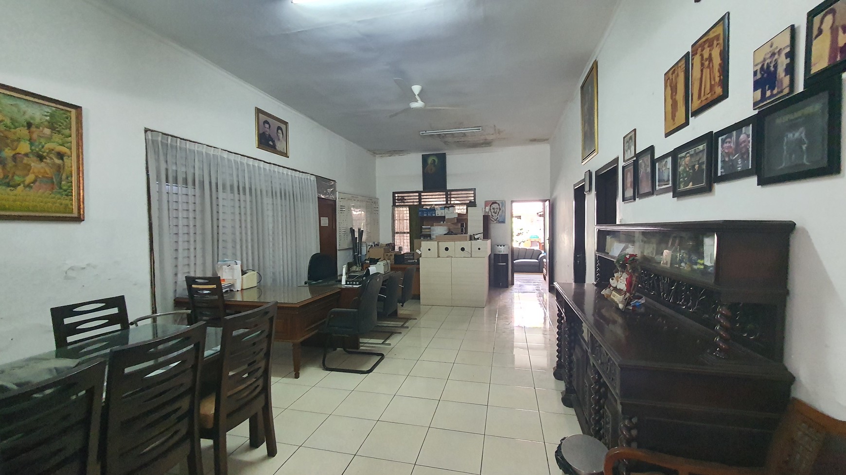 Rumah Luas di Kawasan Asri Cocok Untuk Kantor Tengah Kota Bandung