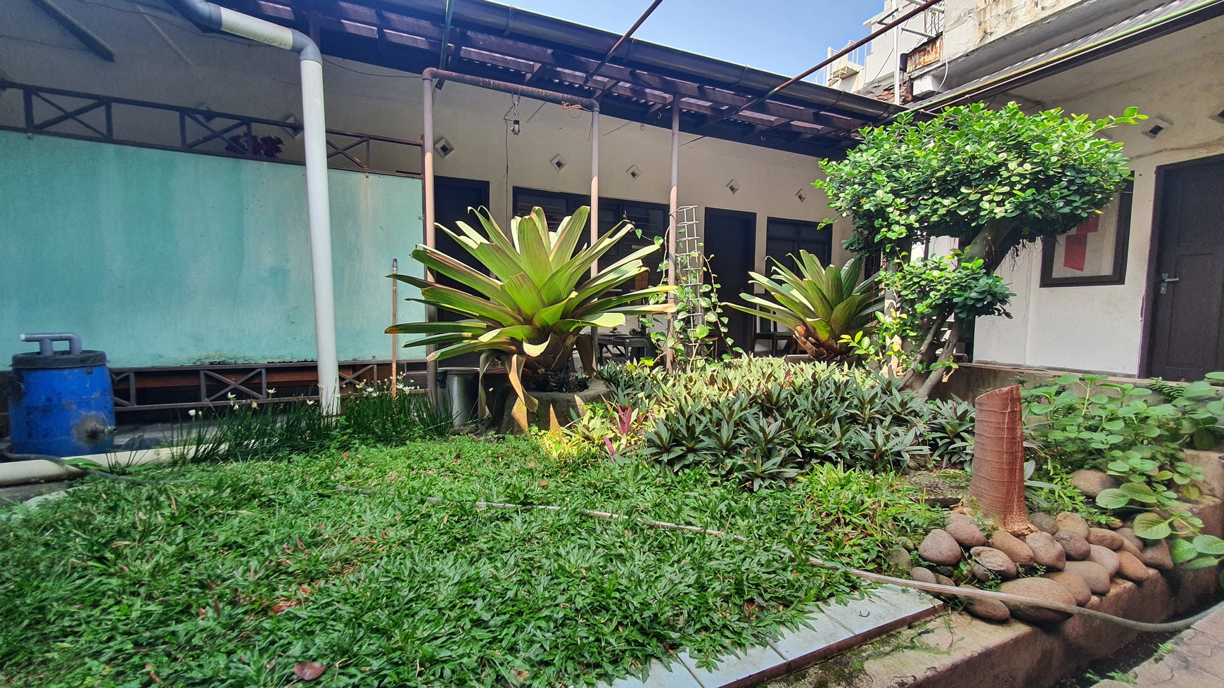 Rumah Luas di Kawasan Asri Cocok Untuk Kantor Tengah Kota Bandung