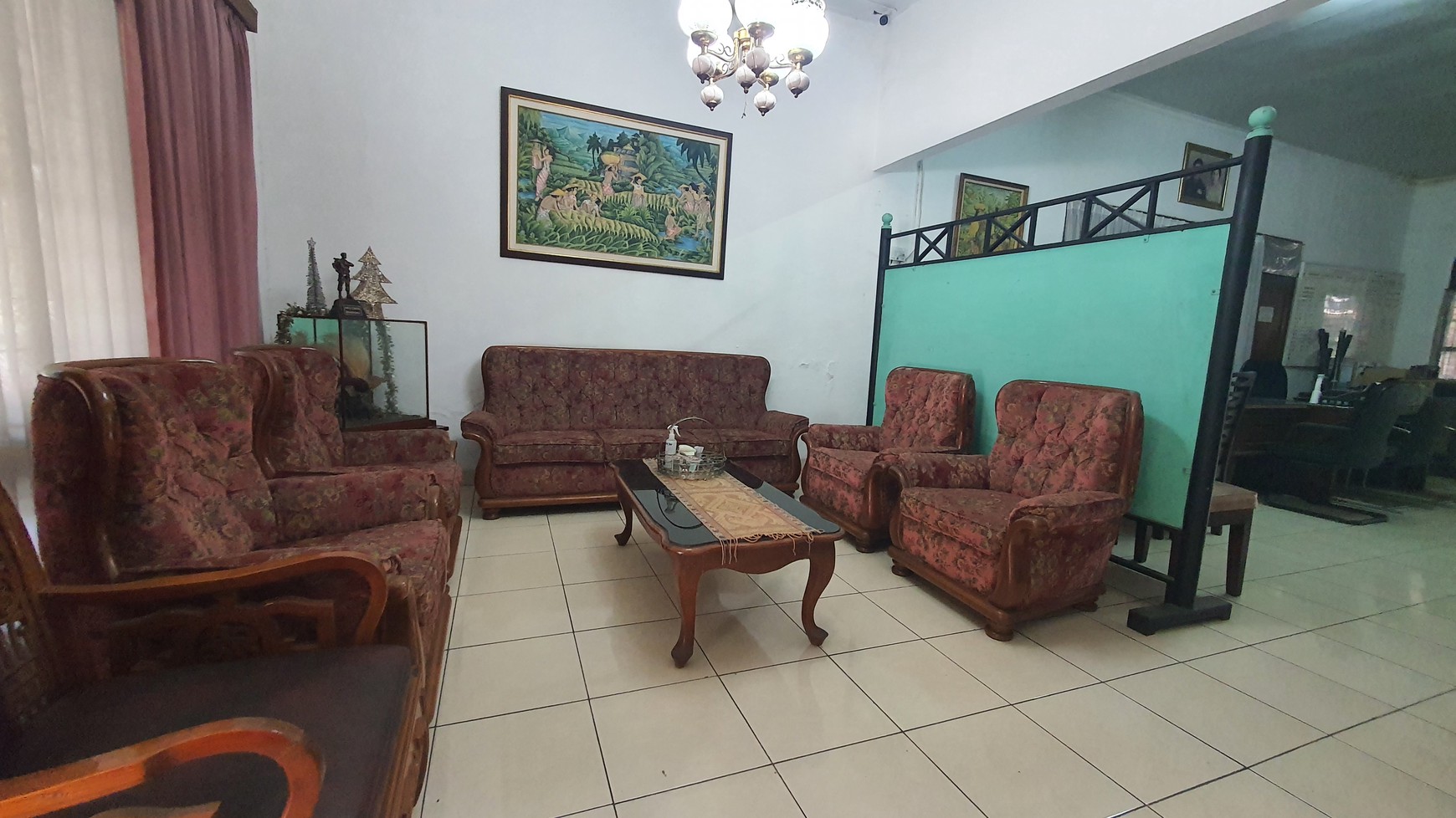 Rumah Luas di Kawasan Asri Cocok Untuk Kantor Tengah Kota Bandung