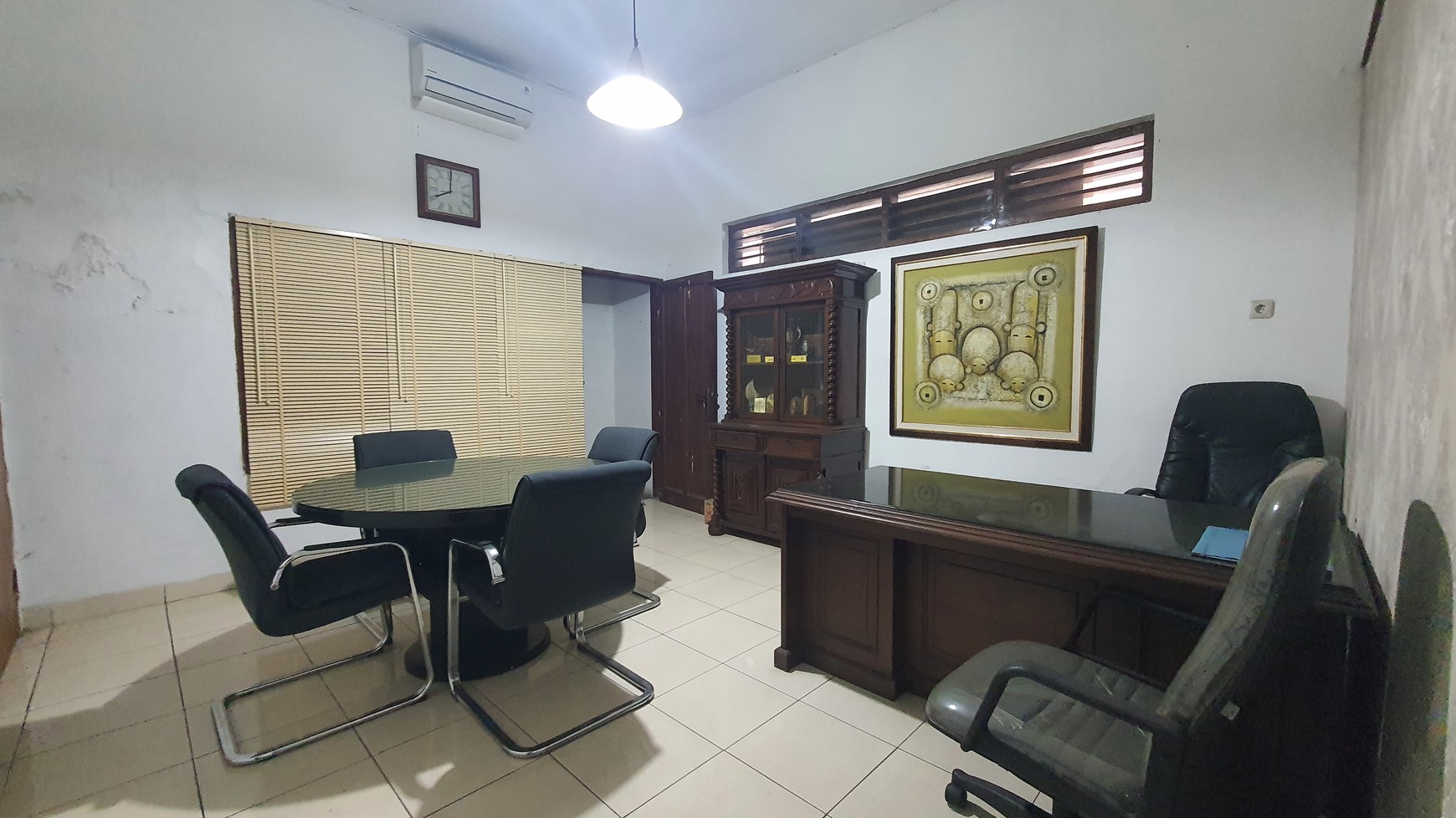 Rumah Luas di Kawasan Asri Cocok Untuk Kantor Tengah Kota Bandung