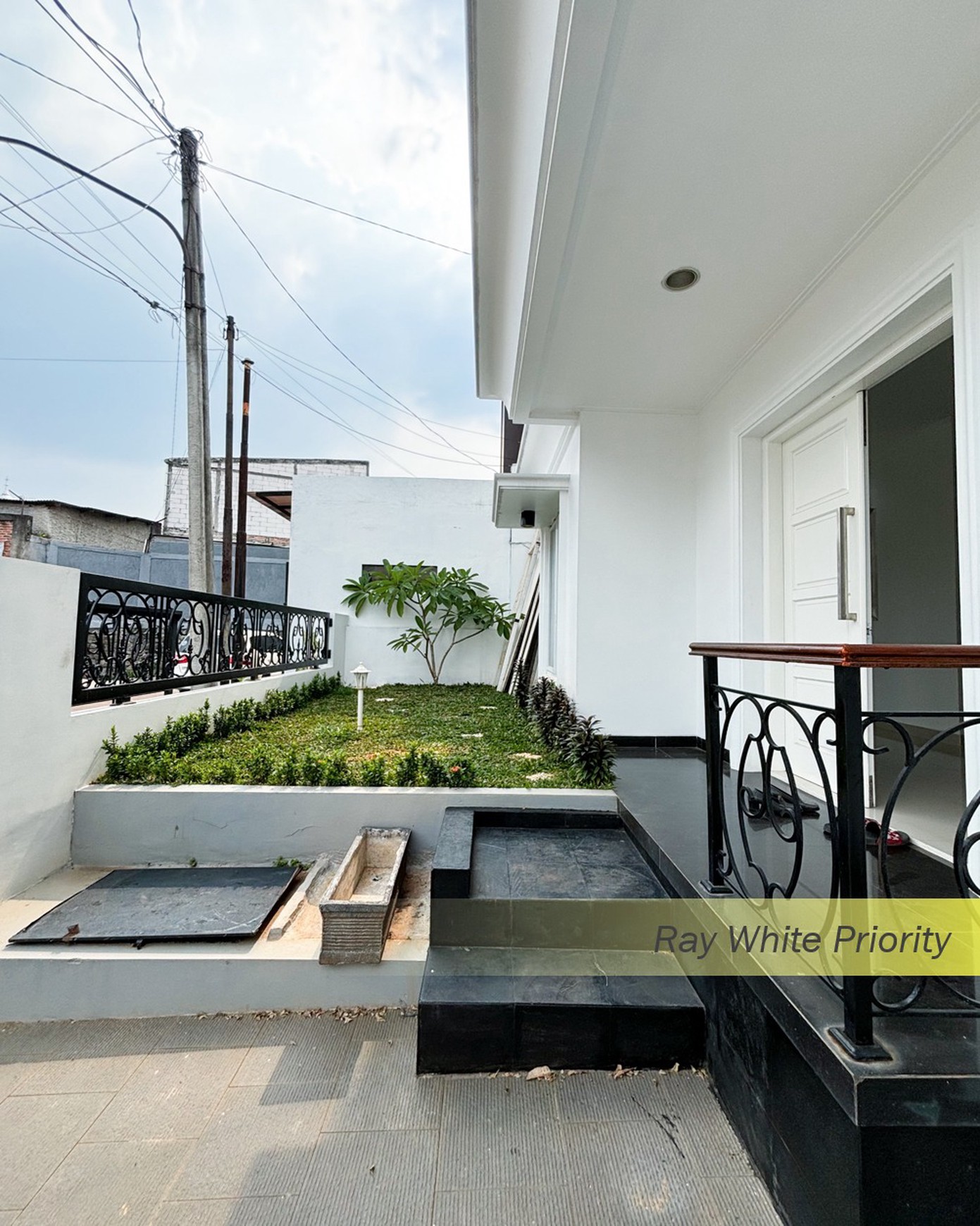 RUMAH MODERN CLASSIC HOUSE SIAP HUNI BINTARO JAYA SEKTOR 9, TANGERANG SELATAN #CH