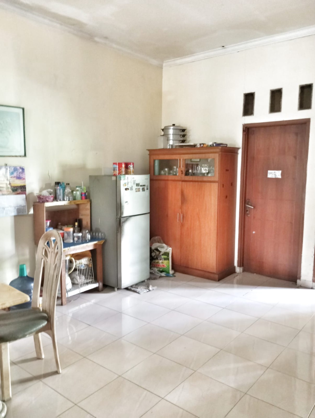 Rumah Asri Pinggir Jalan Dekat ke Stasiun Pondok Ranji