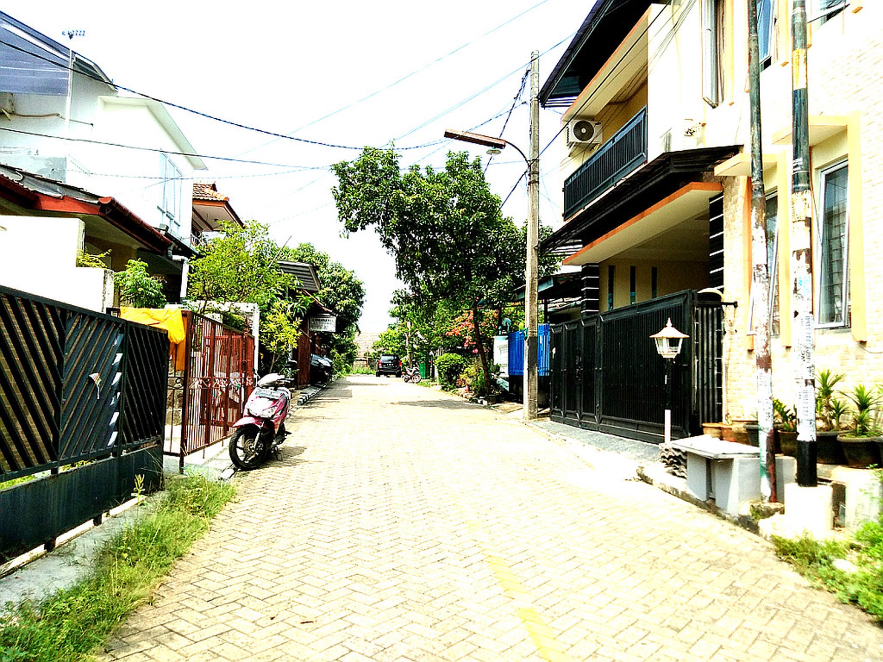 Rumah Nyaman 2 Lantai dengan tanah luas di lingkungan Pamulang Permai