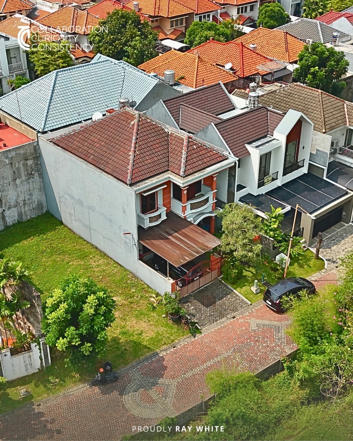 Rumah 2 Lantai Murah dan Mewah Berlokasi Strategis di Graha Family, Wiyung, Surabaya