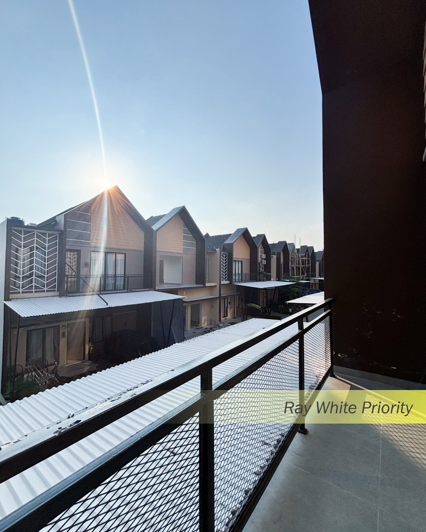Townhouse Rumah Siap Huni yang Modern dan Minimalis area Pondok Cabe, Tangerang Selatan