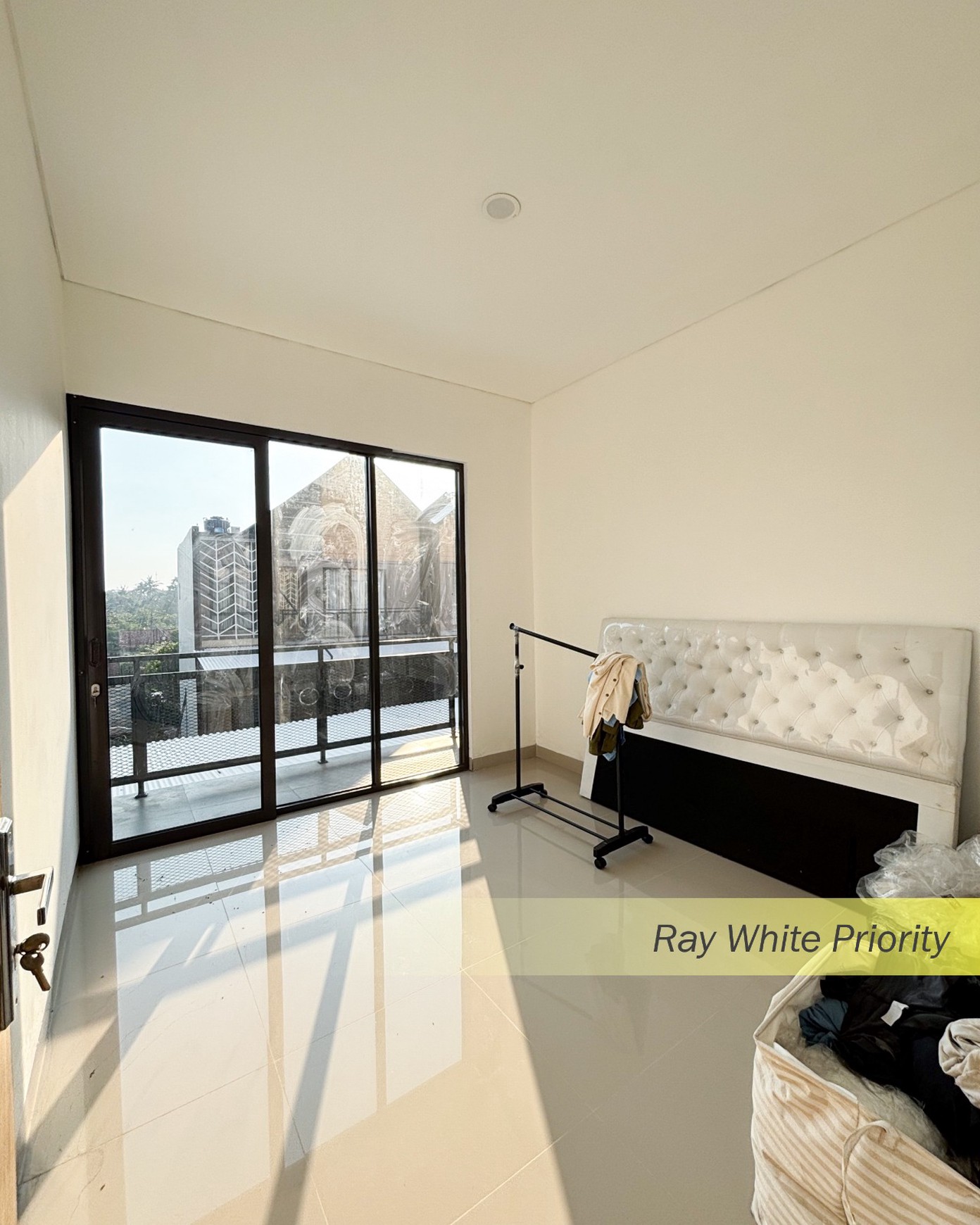 Townhouse Rumah Siap Huni yang Modern dan Minimalis area Pondok Cabe, Tangerang Selatan