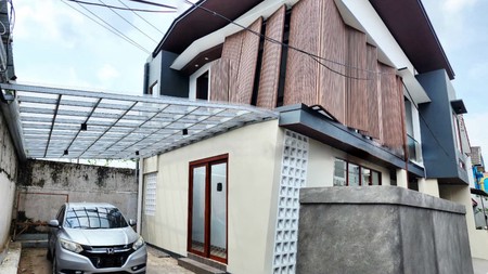 Rumah 2 lantai dalam Perum Lokasi Strategis Diarea Seturan Caturtunggal Depok Sleman