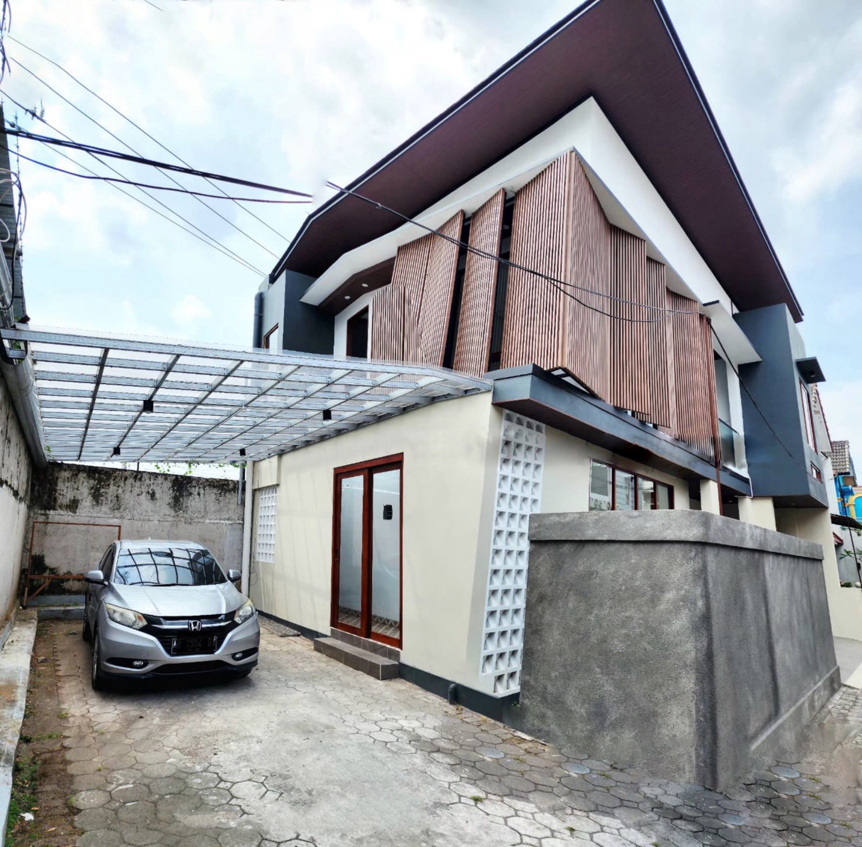 Rumah 2 lantai dalam Perum Lokasi Strategis Diarea Seturan Caturtunggal Depok Sleman