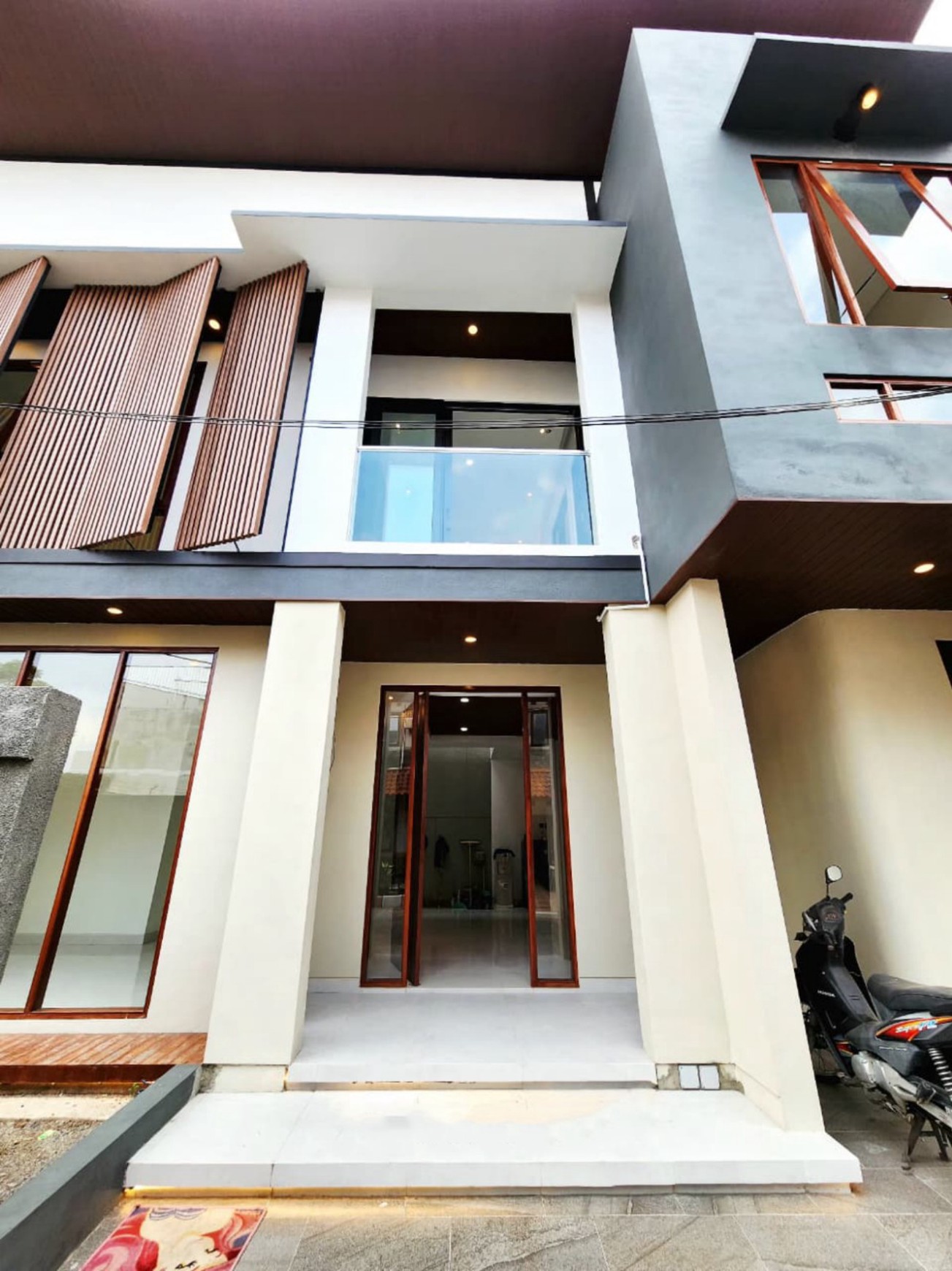 Rumah 2 lantai dalam Perum Lokasi Strategis Diarea Seturan Caturtunggal Depok Sleman
