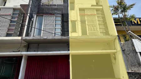 Jual Ruko 3 Lantai Murah Berlokasi Strategis Perkantoran Aktif di Nol Jalan Raya Jemursari Surabaya Kawasan Bisnis Aktif dan Pemukiman
