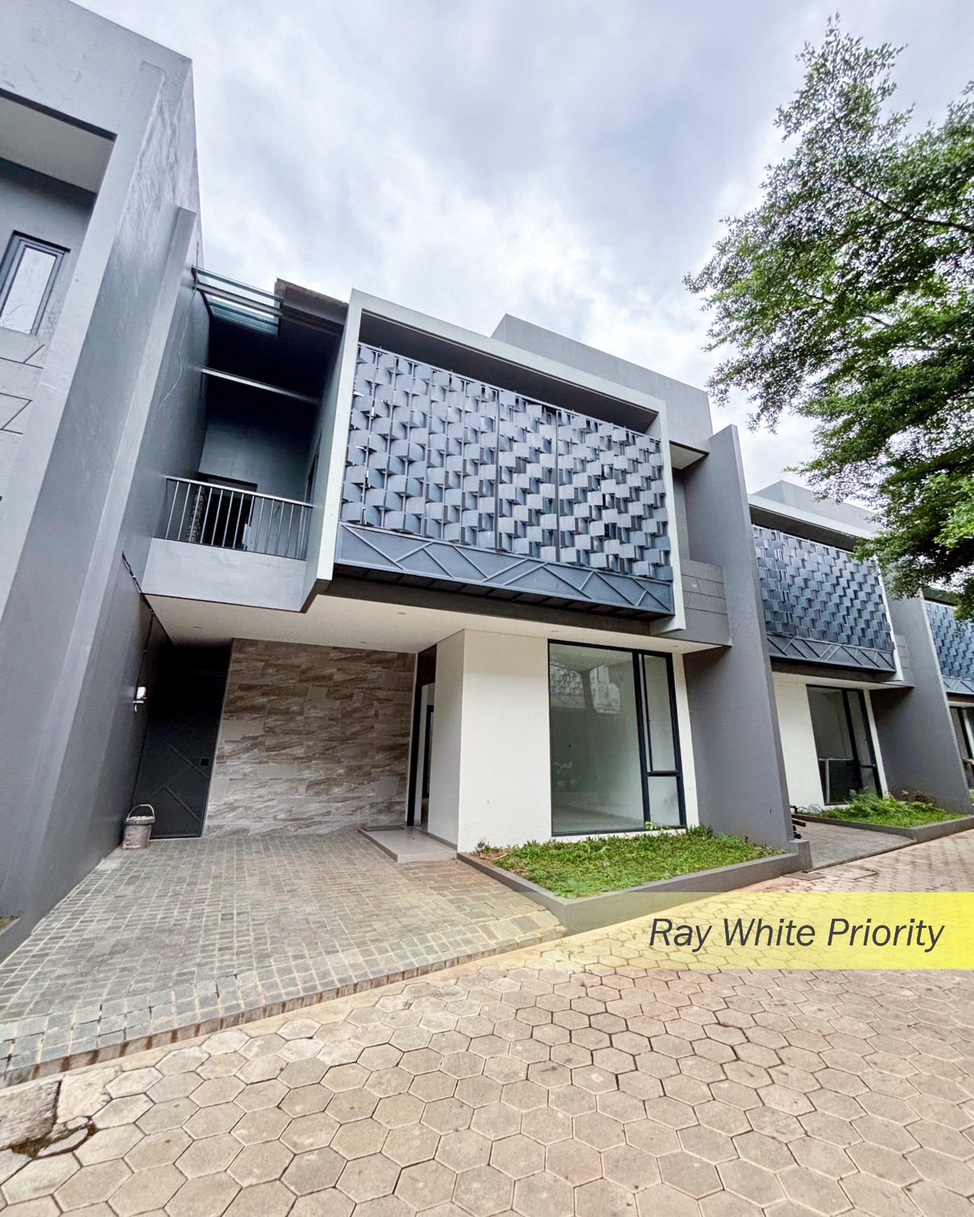RUMAH BRAND NEW SIAP HUNI DALAM TOWN HOUSE BINTARO, TANGERANG SELATAN