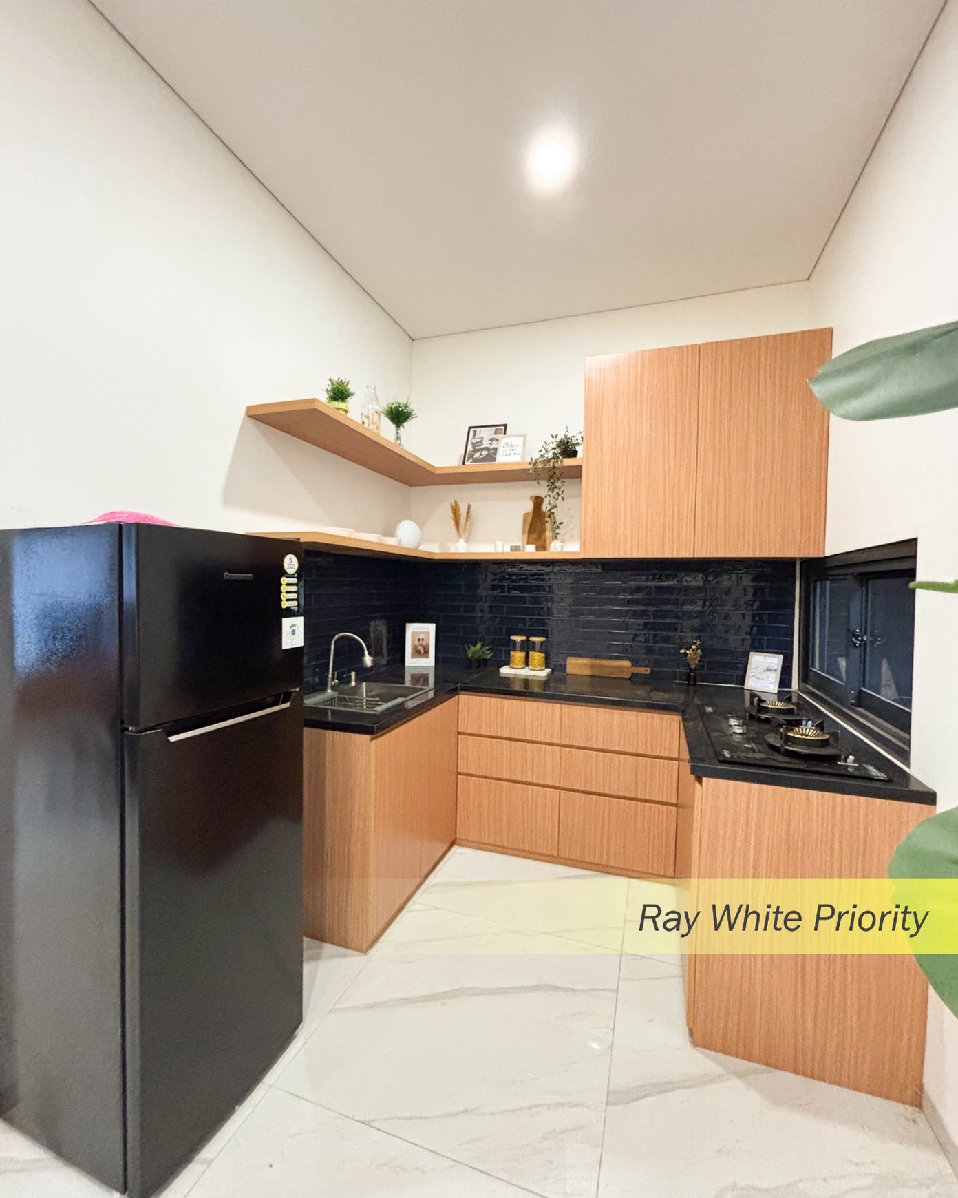 RUMAH BRAND NEW SIAP HUNI DALAM TOWN HOUSE BINTARO, TANGERANG SELATAN
