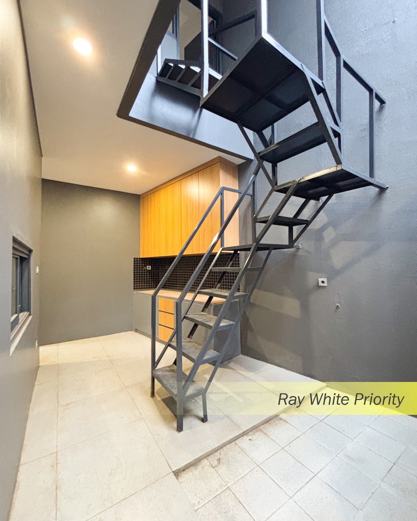 RUMAH BRAND NEW SIAP HUNI DALAM TOWN HOUSE BINTARO, TANGERANG SELATAN