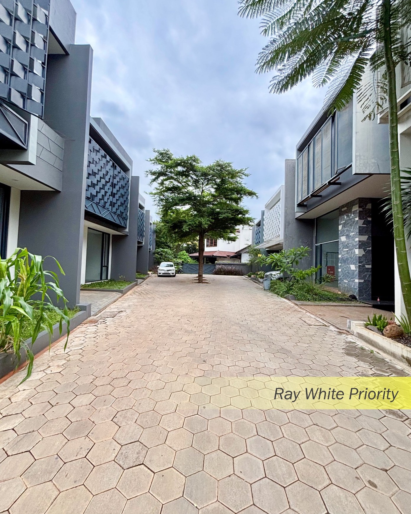 RUMAH BRAND NEW SIAP HUNI DALAM TOWN HOUSE BINTARO, TANGERANG SELATAN